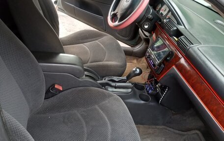 Dodge Stratus II, 2004 год, 300 000 рублей, 5 фотография