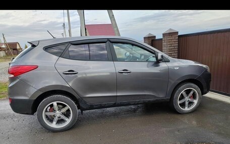 Hyundai Tucson III, 2010 год, 1 350 000 рублей, 3 фотография