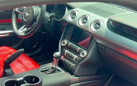 Ford Mustang VI рестайлинг, 2022 год, 3 380 334 рублей, 9 фотография