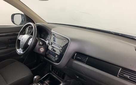 Mitsubishi Outlander III рестайлинг 3, 2019 год, 2 219 000 рублей, 13 фотография