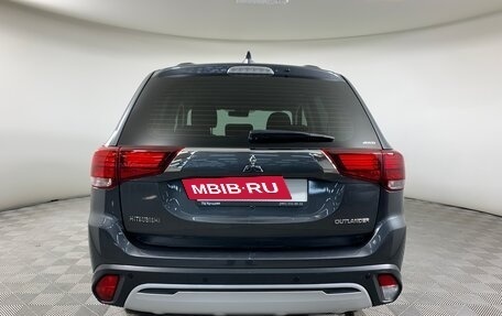 Mitsubishi Outlander III рестайлинг 3, 2019 год, 2 219 000 рублей, 6 фотография