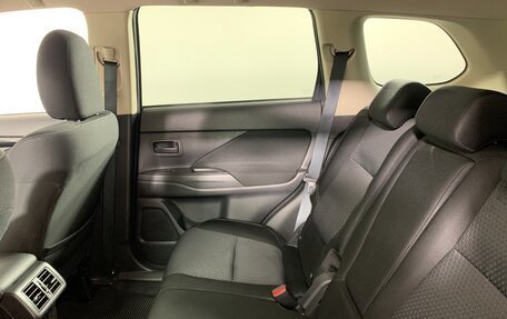 Mitsubishi Outlander III рестайлинг 3, 2019 год, 2 219 000 рублей, 18 фотография
