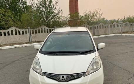 Honda Fit III, 2011 год, 860 000 рублей, 2 фотография