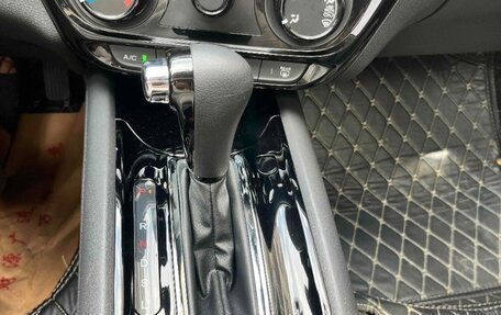 Honda Vezel, 2022 год, 1 600 000 рублей, 8 фотография