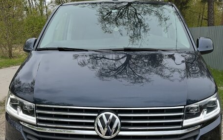 Volkswagen Caravelle T6 рестайлинг, 2021 год, 5 900 000 рублей, 1 фотография