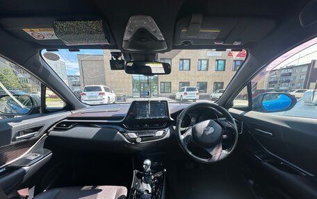 Toyota C-HR I рестайлинг, 2017 год, 2 200 000 рублей, 3 фотография