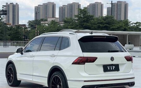 Volkswagen Tiguan II, 2022 год, 2 348 690 рублей, 7 фотография