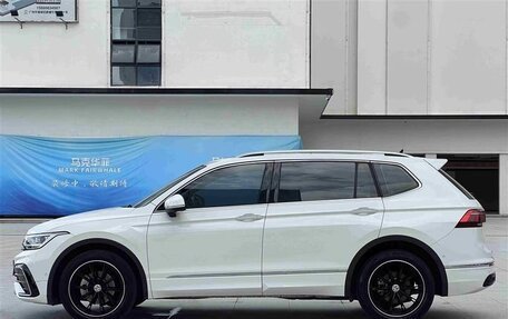 Volkswagen Tiguan II, 2022 год, 2 348 690 рублей, 6 фотография
