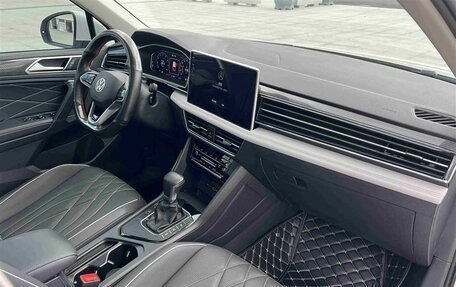 Volkswagen Tiguan II, 2022 год, 2 348 690 рублей, 11 фотография