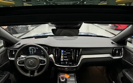 Volvo V60 II, 2021 год, 3 088 810 рублей, 9 фотография