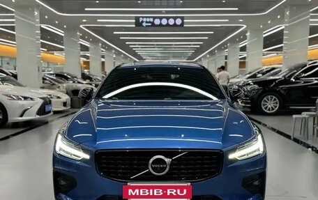 Volvo V60 II, 2021 год, 3 088 810 рублей, 2 фотография