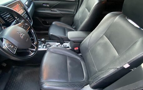 Mitsubishi Outlander III рестайлинг 3, 2018 год, 1 950 000 рублей, 9 фотография
