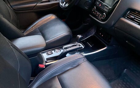 Mitsubishi Outlander III рестайлинг 3, 2018 год, 1 950 000 рублей, 11 фотография
