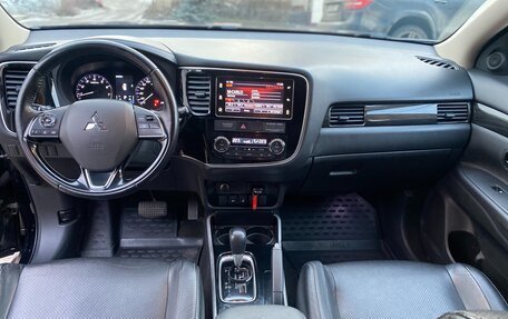 Mitsubishi Outlander III рестайлинг 3, 2018 год, 1 950 000 рублей, 18 фотография