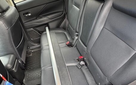 Mitsubishi Outlander III рестайлинг 3, 2018 год, 1 950 000 рублей, 12 фотография