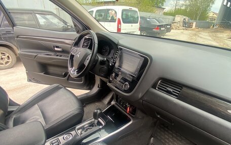 Mitsubishi Outlander III рестайлинг 3, 2018 год, 1 950 000 рублей, 24 фотография