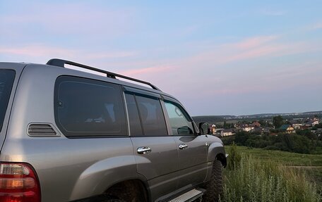 Toyota Land Cruiser 100 рестайлинг 2, 2005 год, 2 500 000 рублей, 10 фотография
