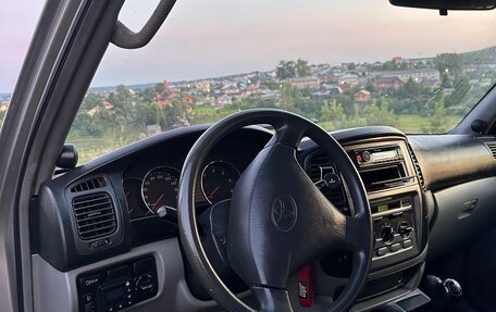 Toyota Land Cruiser 100 рестайлинг 2, 2005 год, 2 500 000 рублей, 16 фотография