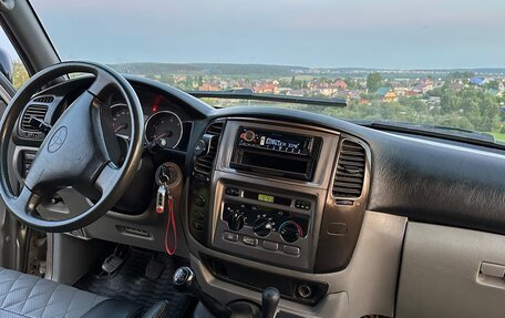 Toyota Land Cruiser 100 рестайлинг 2, 2005 год, 2 500 000 рублей, 17 фотография