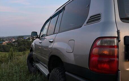 Toyota Land Cruiser 100 рестайлинг 2, 2005 год, 2 500 000 рублей, 8 фотография