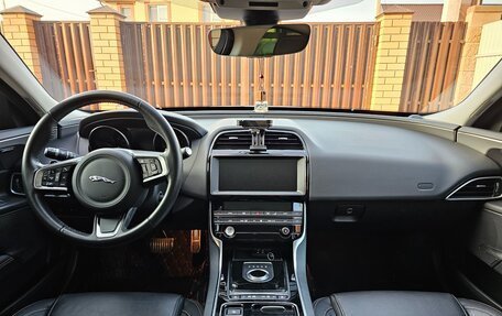 Jaguar XE I рестайлинг, 2019 год, 3 050 000 рублей, 9 фотография