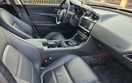 Jaguar XE I рестайлинг, 2019 год, 3 050 000 рублей, 10 фотография
