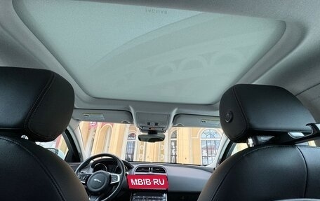 Jaguar XE I рестайлинг, 2019 год, 3 050 000 рублей, 13 фотография