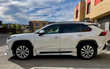 Toyota RAV4, 2019 год, 2 995 000 рублей, 2 фотография