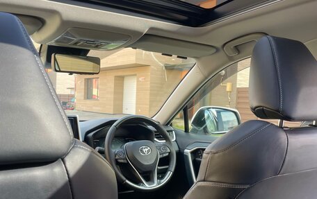 Toyota RAV4, 2019 год, 2 995 000 рублей, 5 фотография