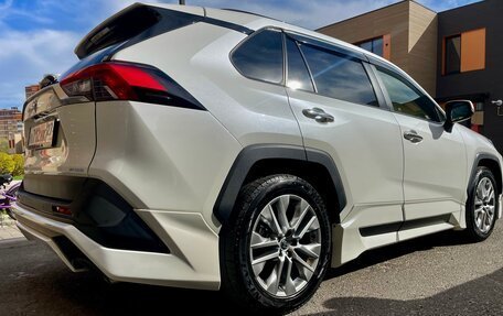 Toyota RAV4, 2019 год, 2 995 000 рублей, 4 фотография