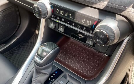 Toyota RAV4, 2019 год, 2 995 000 рублей, 7 фотография