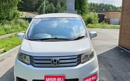 Honda Freed I, 2014 год, 1 350 000 рублей, 5 фотография