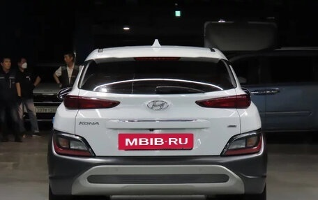 Hyundai Kona I, 2021 год, 1 640 000 рублей, 3 фотография