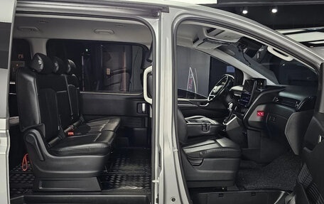 Hyundai Staria, 2022 год, 2 760 000 рублей, 17 фотография