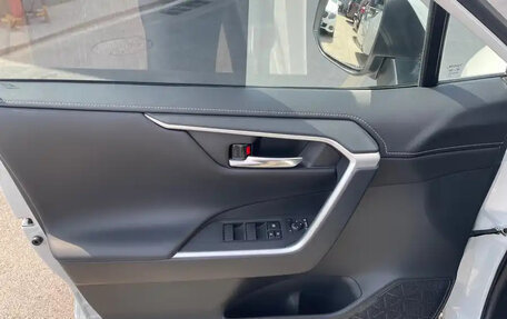 Toyota RAV4, 2025 год, 2 600 000 рублей, 10 фотография