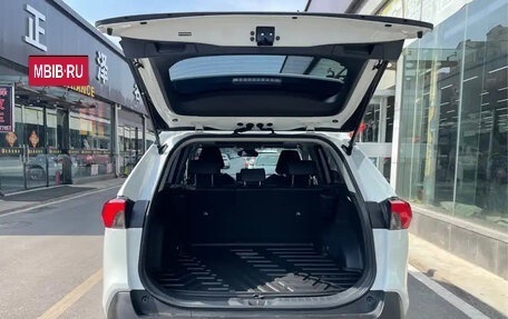 Toyota RAV4, 2025 год, 2 600 000 рублей, 5 фотография