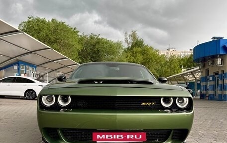 Dodge Challenger III рестайлинг 2, 2017 год, 4 200 000 рублей, 2 фотография