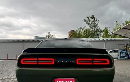 Dodge Challenger III рестайлинг 2, 2017 год, 4 200 000 рублей, 6 фотография