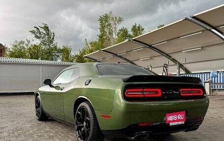 Dodge Challenger III рестайлинг 2, 2017 год, 4 200 000 рублей, 5 фотография