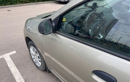 Renault Logan II, 2019 год, 850 000 рублей, 6 фотография