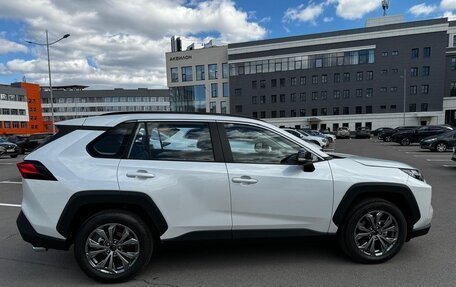 Toyota RAV4, 2024 год, 3 750 000 рублей, 5 фотография