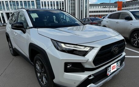 Toyota RAV4, 2024 год, 3 750 000 рублей, 4 фотография