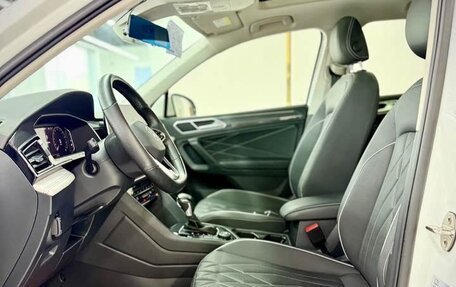 Volkswagen Tiguan II, 2022 год, 3 200 000 рублей, 9 фотография