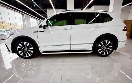 Volkswagen Tiguan II, 2022 год, 3 200 000 рублей, 4 фотография