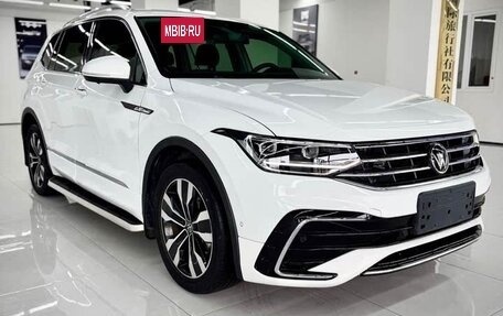 Volkswagen Tiguan II, 2022 год, 3 200 000 рублей, 3 фотография