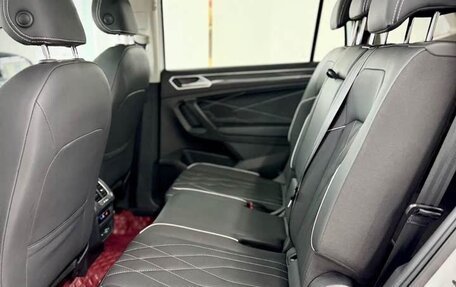 Volkswagen Tiguan II, 2022 год, 3 200 000 рублей, 17 фотография