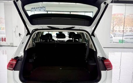 Volkswagen Tiguan II, 2022 год, 3 200 000 рублей, 16 фотография