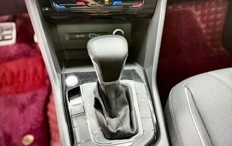Volkswagen Tiguan II, 2022 год, 3 200 000 рублей, 11 фотография