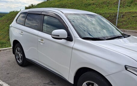 Mitsubishi Outlander III рестайлинг 3, 2012 год, 1 820 000 рублей, 4 фотография