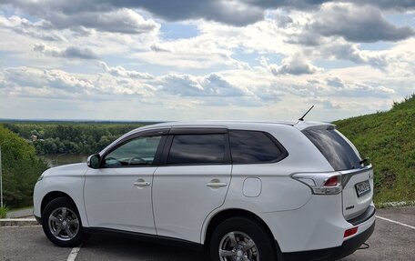 Mitsubishi Outlander III рестайлинг 3, 2012 год, 1 820 000 рублей, 12 фотография